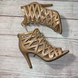 Nine West NWAuthority leather Strappy heel sandal Size 7, Natural color